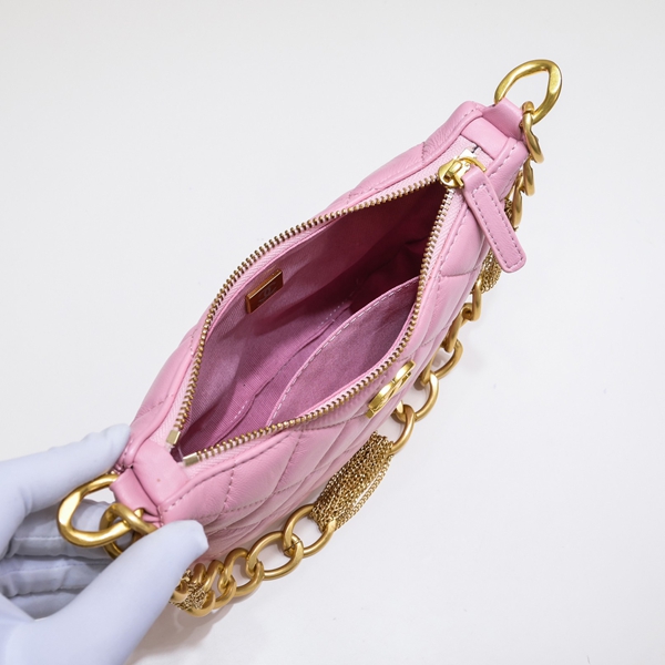 シャネルバッグ着用イメージ